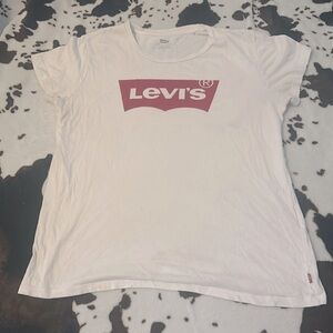 White Levi’s T-shirt